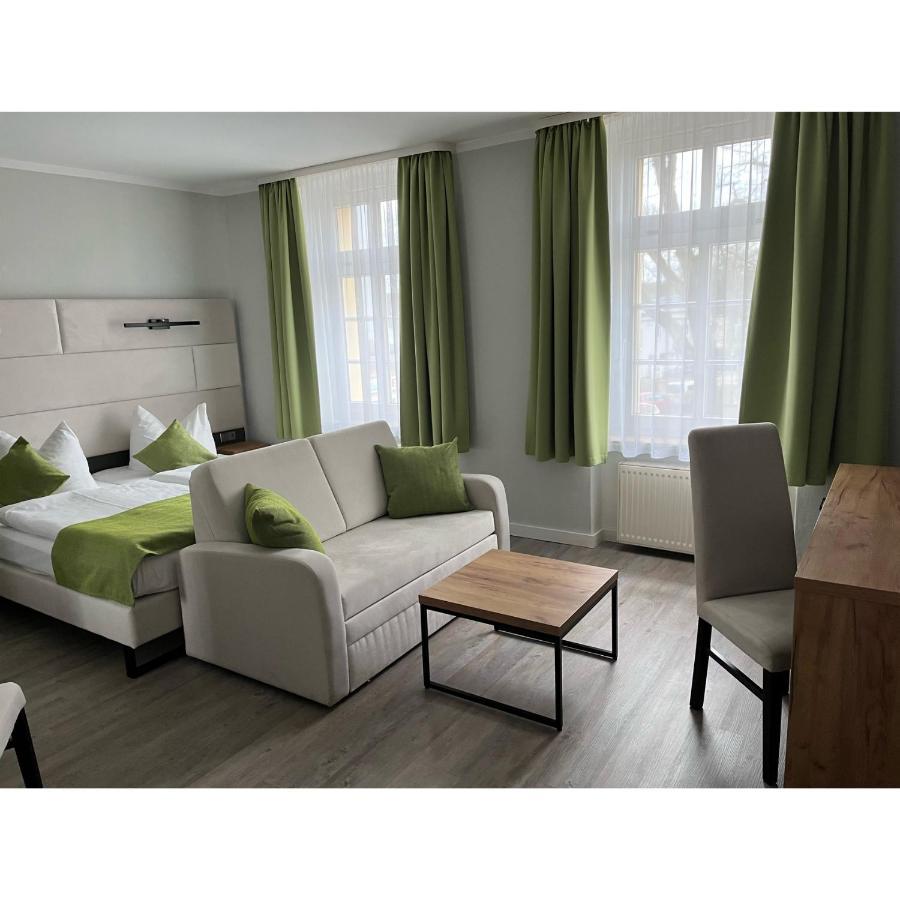 Hotel Und Restaurant Kranichsberg Woltersdorf  Eksteriør bilde