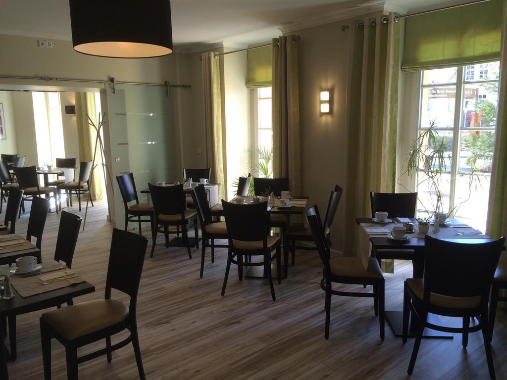 Hotel Und Restaurant Kranichsberg Woltersdorf  Eksteriør bilde