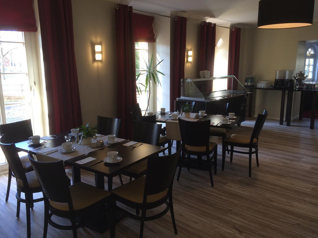 Hotel Und Restaurant Kranichsberg Woltersdorf  Eksteriør bilde
