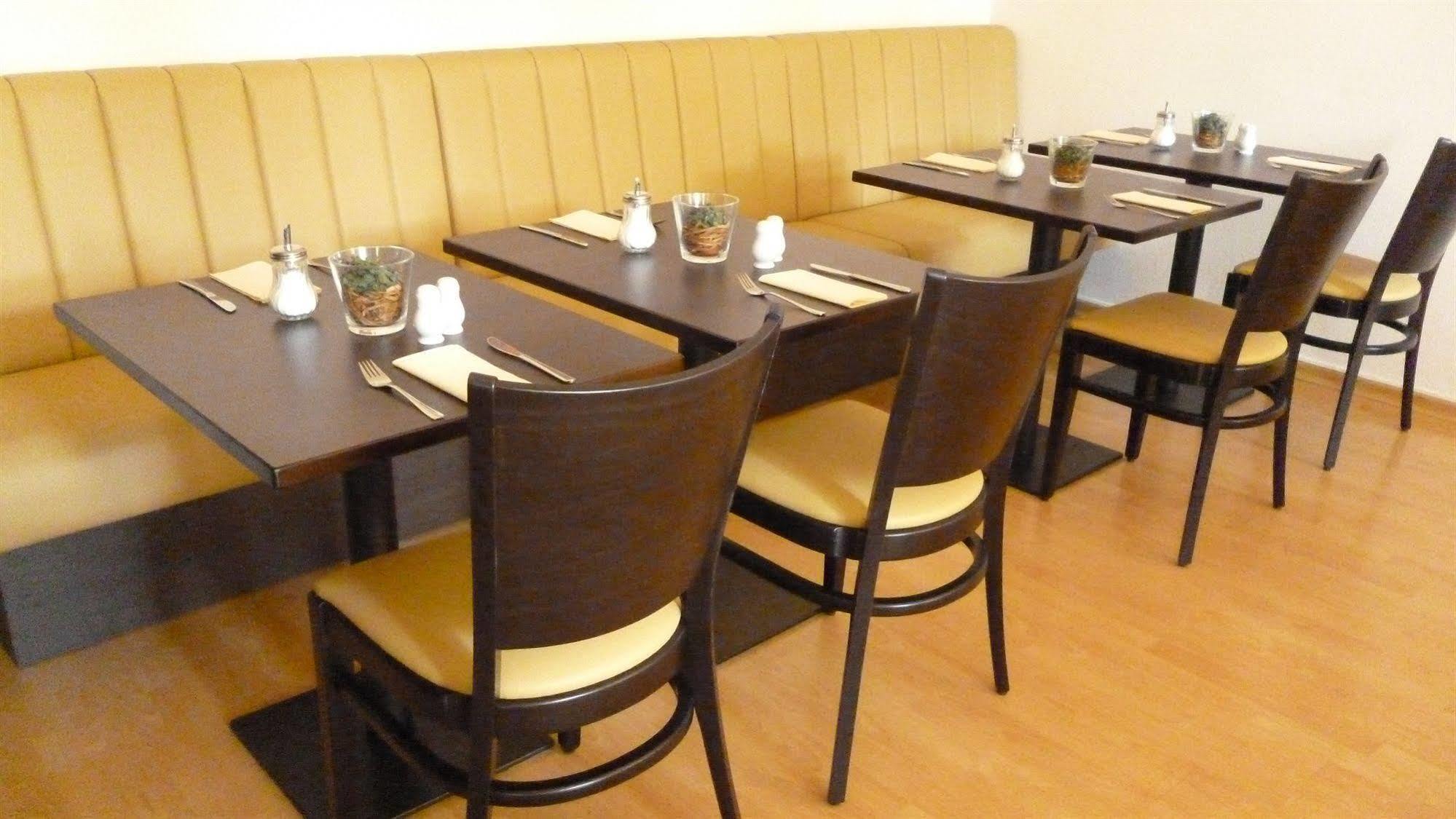 Hotel Und Restaurant Kranichsberg Woltersdorf  Eksteriør bilde