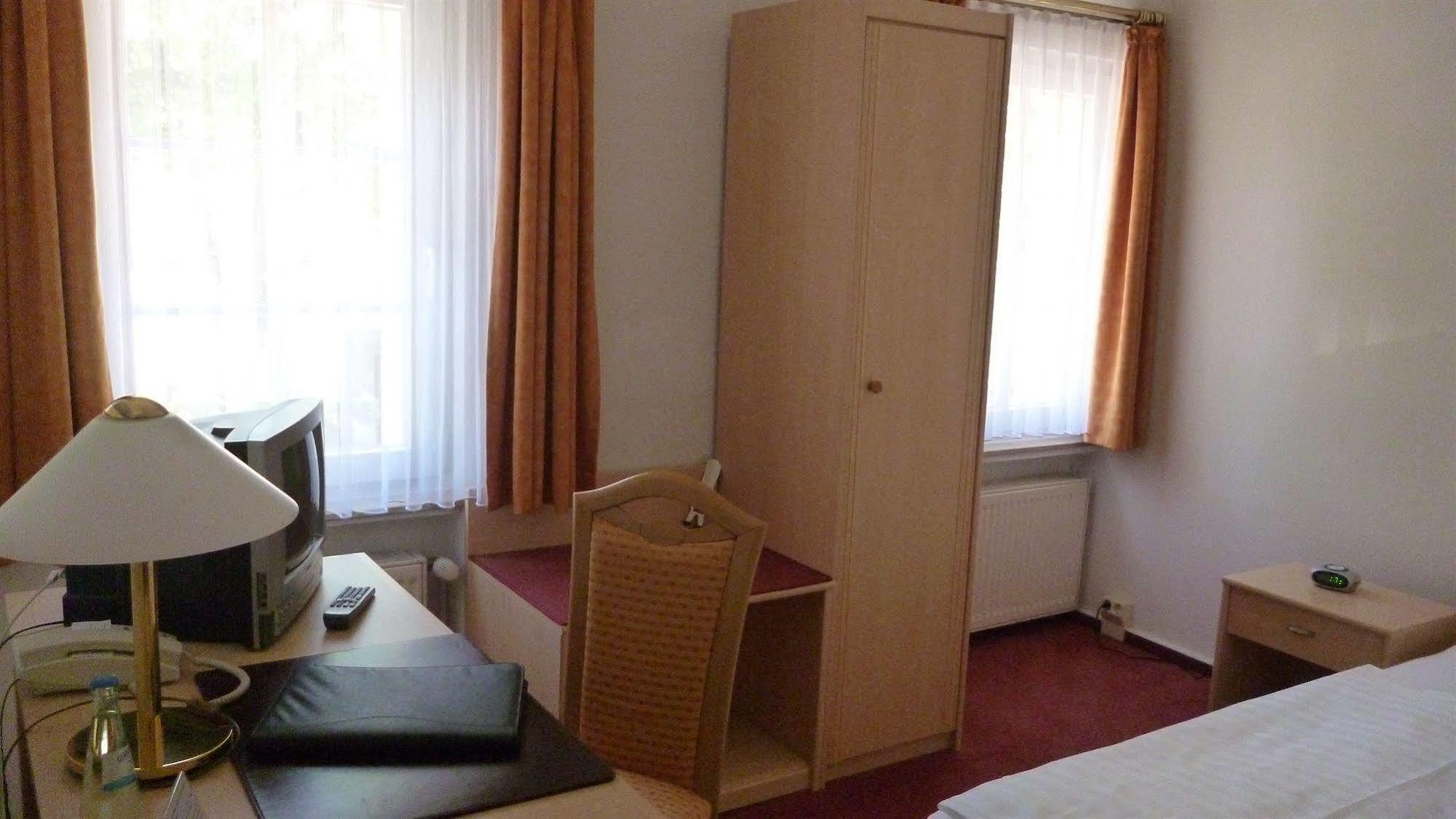 Hotel Und Restaurant Kranichsberg Woltersdorf  Eksteriør bilde