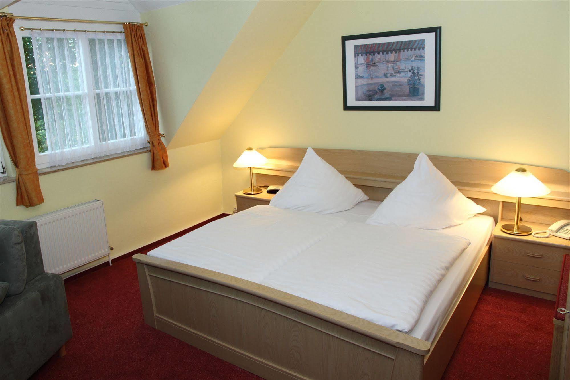 Hotel Und Restaurant Kranichsberg Woltersdorf  Eksteriør bilde