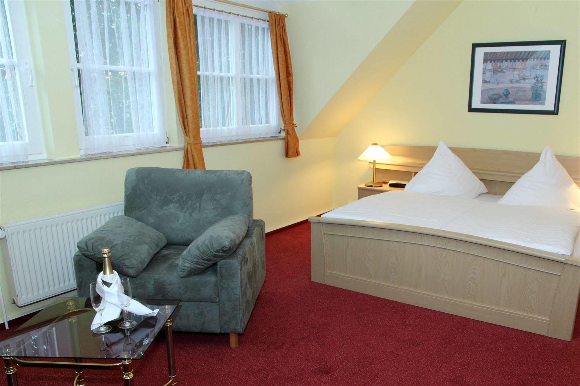 Hotel Und Restaurant Kranichsberg Woltersdorf  Eksteriør bilde