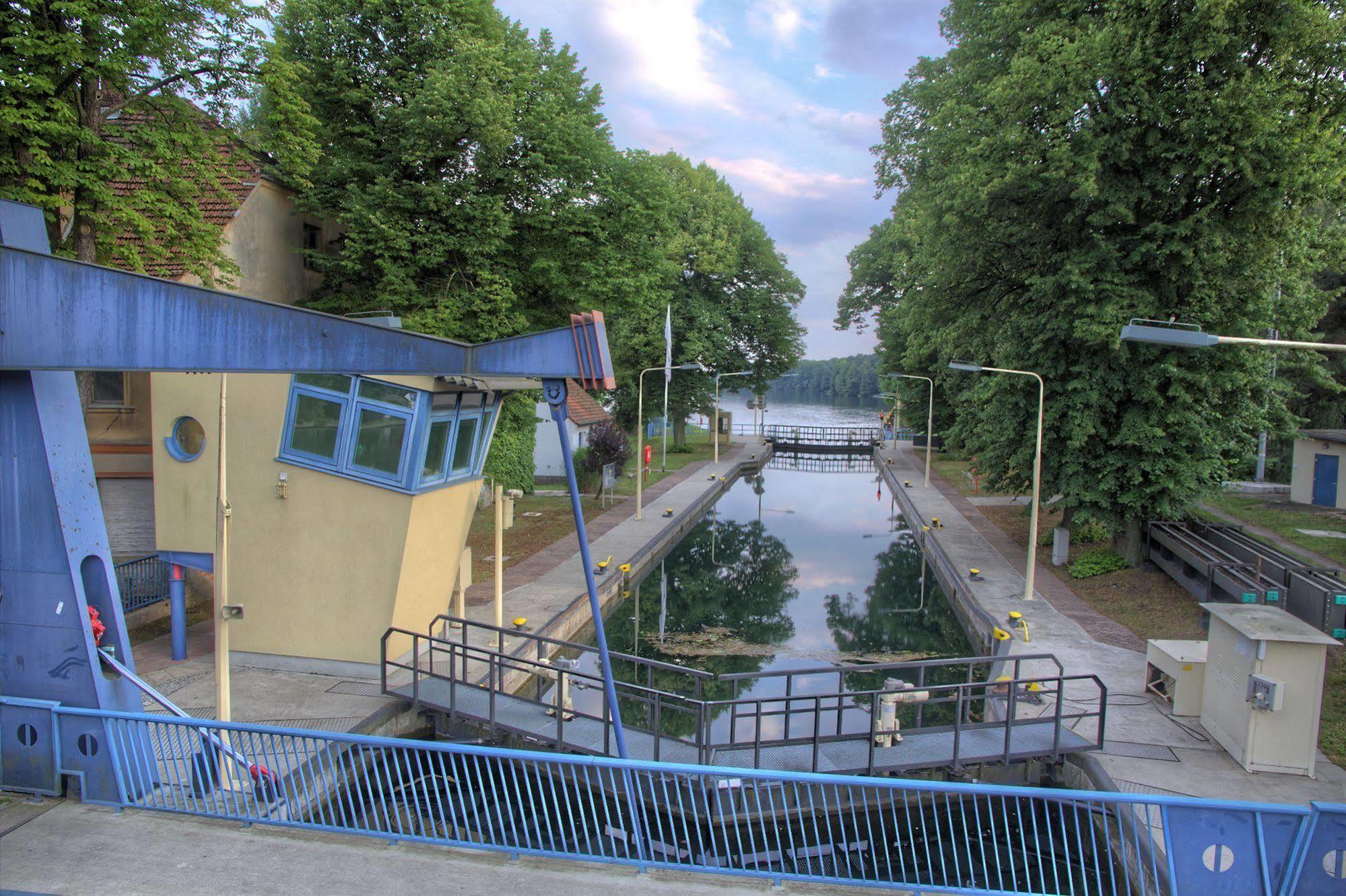Hotel Und Restaurant Kranichsberg Woltersdorf  Eksteriør bilde
