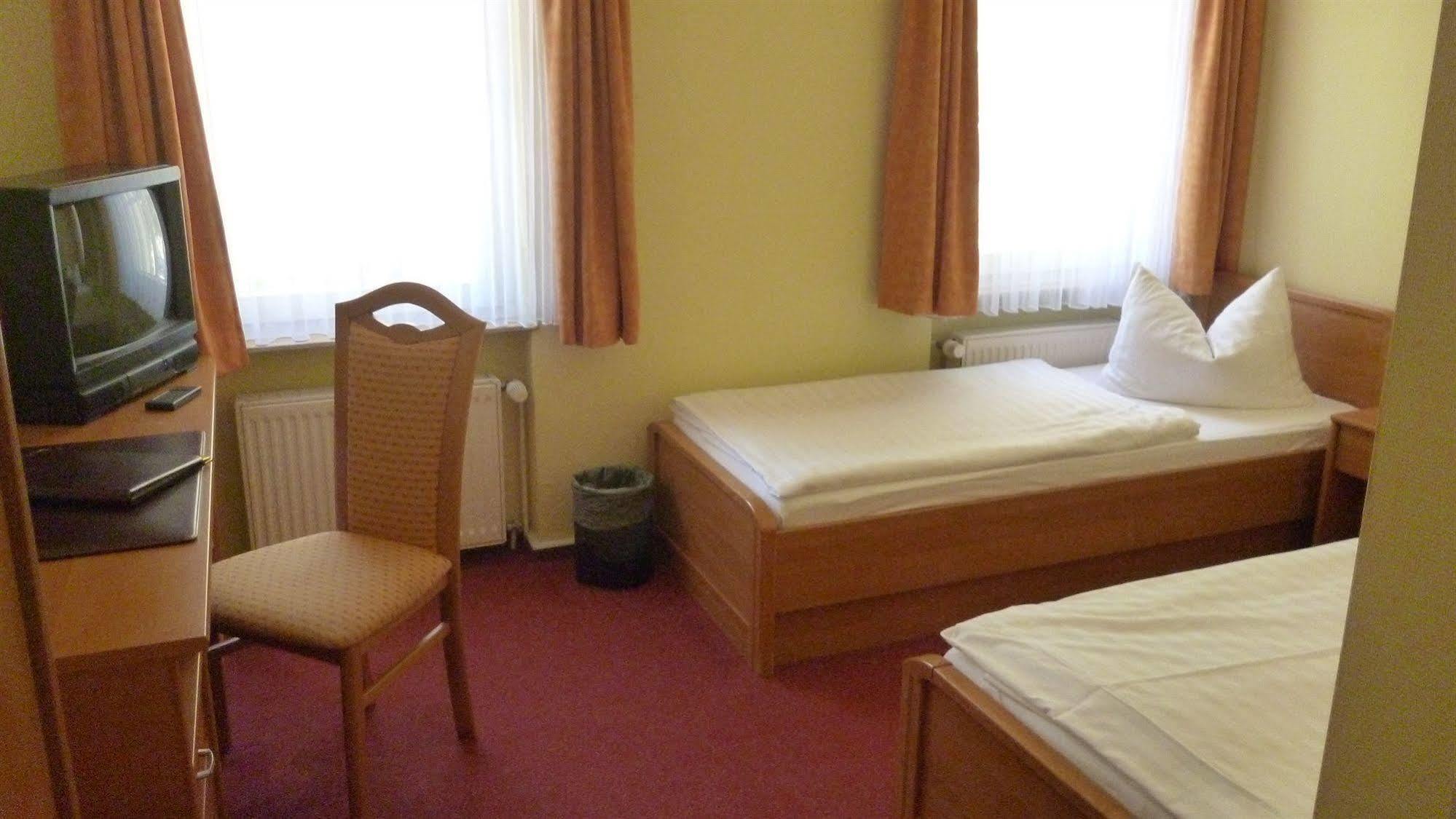 Hotel Und Restaurant Kranichsberg Woltersdorf  Eksteriør bilde