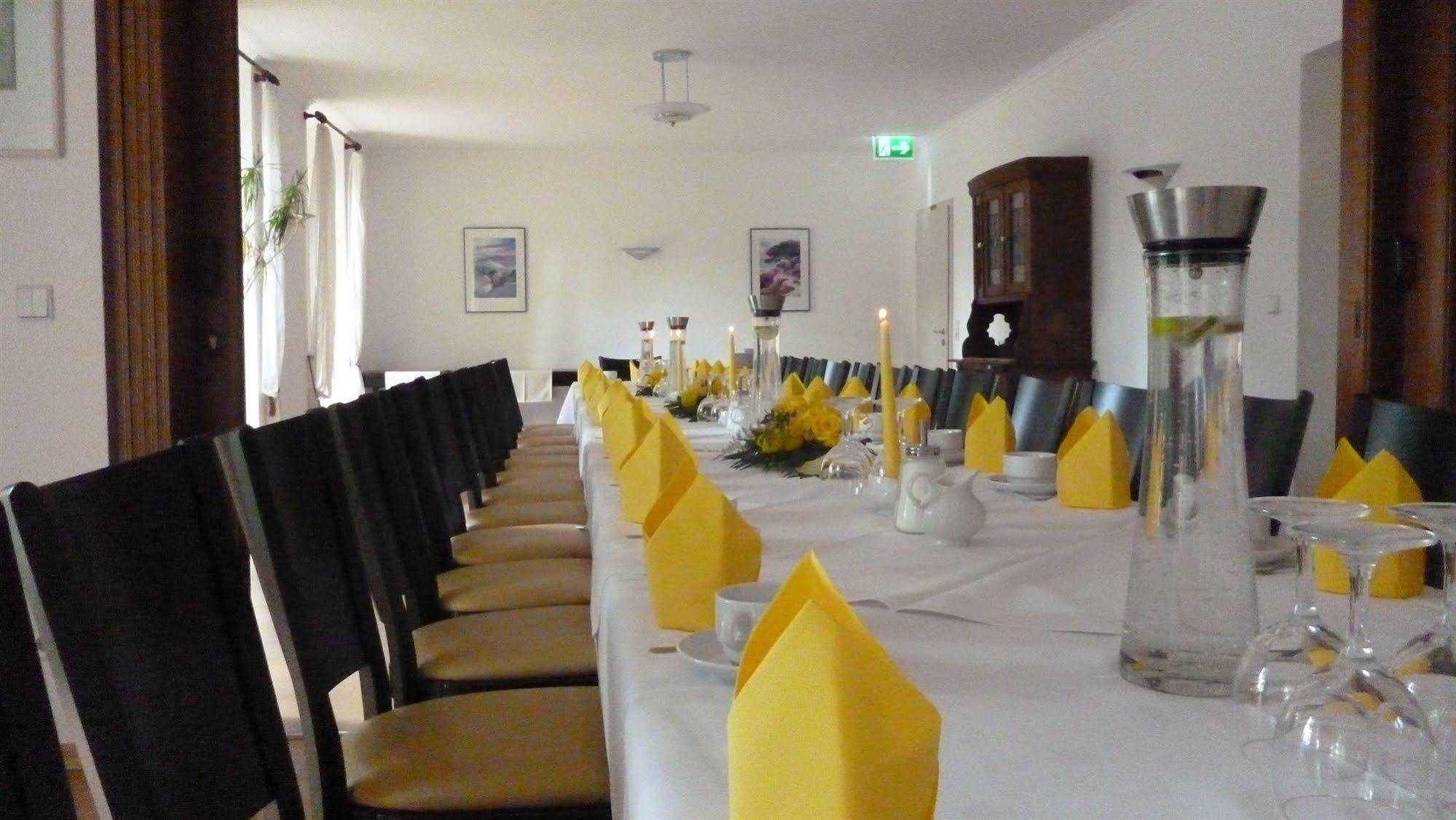 Hotel Und Restaurant Kranichsberg Woltersdorf  Eksteriør bilde